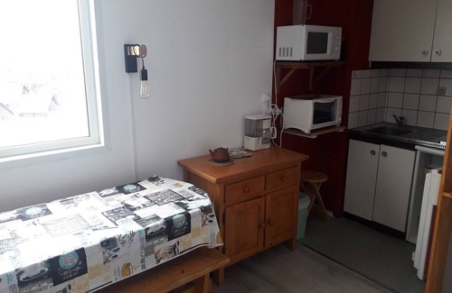 Arette Apartment | Cozy Studio for 6 near Slopes with Free Parking, Ski Locker, and Optional Amenities