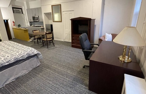 Center City Apartment | Cozy Studio in City Center - 2F