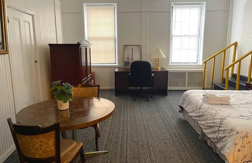 Center City Apartment | Cozy Studio in City Center - 2F