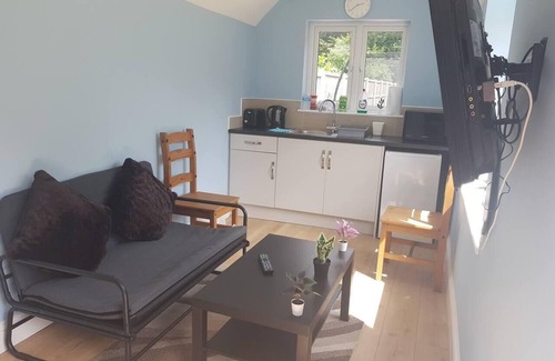 Luton Apartment | Cozy Studio in Luton