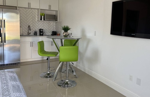 Greenacres Apartment | cozy studio in the hearth of WPB