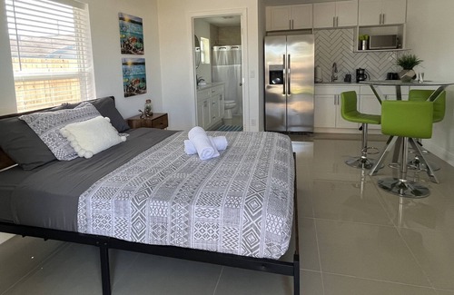 Greenacres Apartment | cozy studio in the hearth of WPB