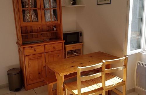 La Turballe Apartment | Cozy Studio near Beach and Harbor in La Turballe