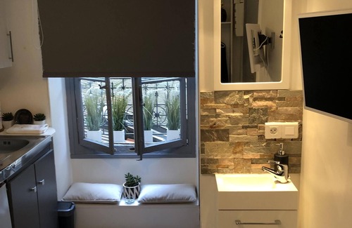Ternes Apartment | Cozy Studio near Champs Elysees