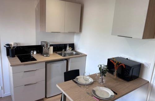 Cournon-dʼAuvergne Apartment | Cozy studio proche Zenith, A75 "émile"