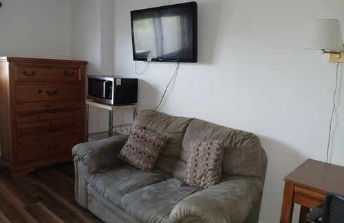 Old North Columbus Apartment | Cozy studio right next to your football game!