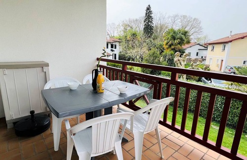 Cambo-les-Bains Apartment | Cozy Studio with Balcony & Parking in Quiet Residence, Cambo-les-Bains