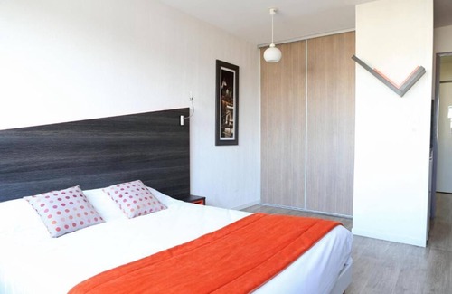 Chevilly-Larue Hotel | Cozy Studio with Modern Kitchenette w/Convenient Access to Tramway T7