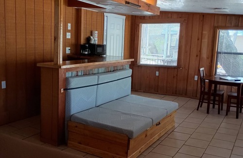 Mayo Apartment | Cozy studio with AC, fitness room, WiFi in charming Mayo