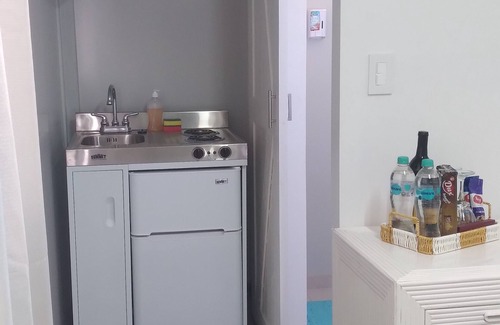 Tanki Leendert Apartment | Cozy studio with WiFi and AC in tranquil Noord
