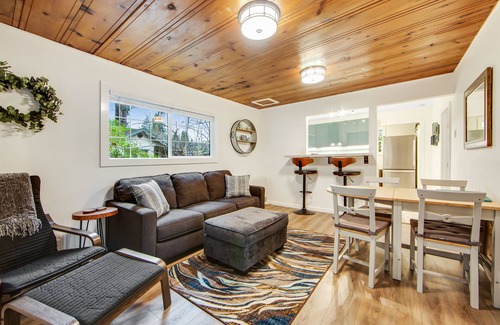 Guerneville House | Cozy & Stylish Cottage w/Hot Tub, Free WiFi, Private Washer/Dryer, & Gas Grill