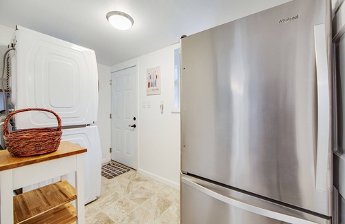 Guerneville House | Cozy & Stylish Cottage w/Hot Tub, Free WiFi, Private Washer/Dryer, & Gas Grill