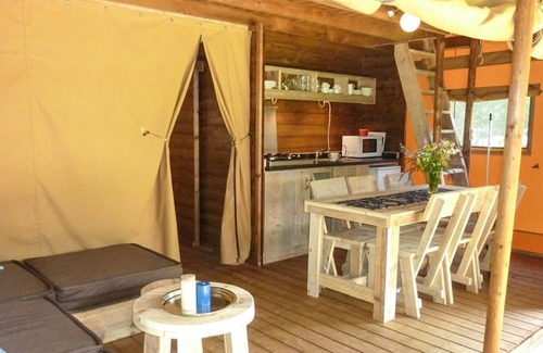Ruinen House | Cozy tent lodge with microwave, in a holiday park near three national parks