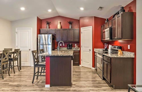 Park City House | Cozy Townhome w/Lake View ~ 10 Mi to Wichita