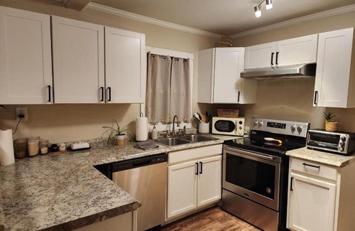 West Pensacola House | Cozy Treehouse