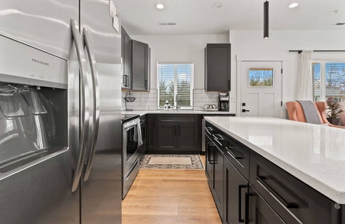 Boise Condo | Cozy "Turn of the Century" 3B/2B Explorers Suite