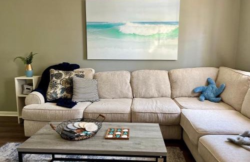 West Panama City Beach House | Cozy Two-Bedroom Cottage-5min walk to beach!