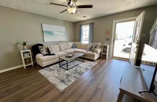 West Panama City Beach House | Cozy Two-Bedroom Cottage-5min walk to beach!