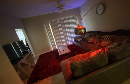 Stockbridge Apartment | Cozy Two Bedroom Apartment W/Balcony