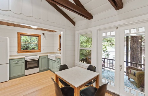 Northwood Cabin | Cozy two bedroom Guerneville getaway