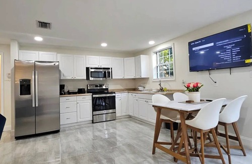 Valrico Apartment | Cozy Two Bedrooms Apartment in Valrico