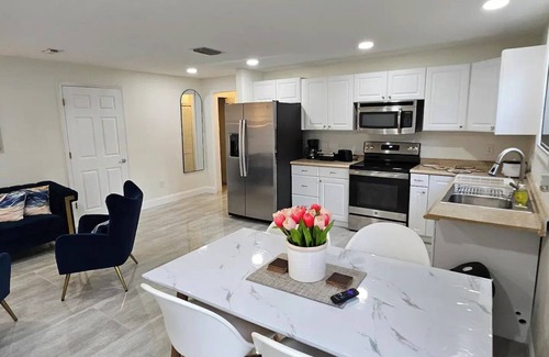 Valrico Apartment | Cozy Two Bedrooms Apartment in Valrico