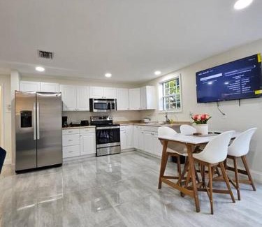 East County Civic Group Apartment | Cozy Two Bedrooms Apartment in Valrico