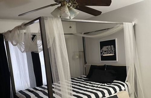 Bolingbrook House | Cozy Two Level 2 Bedroom Townhome