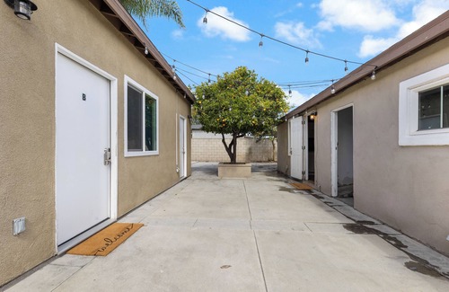 Santa Ana Apartment | Cozy Unit with Queen Bed, Smart TV, and Wifi Near Disneyland & Beach