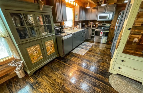 Millers Creek Cabin | Cozy Up by the Fire This October in the Carolina Mtns @ Reddies River Retreat