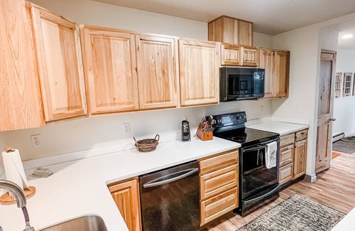 Kodiak House | Cozy up in this private bungalow in the trees close to trailheads & shopping