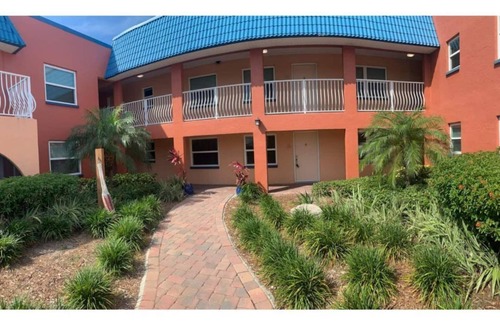 North Redington Beach House | Cozy updated 1 bed 1 bath Condo across street from beach 1st fl pets welcome