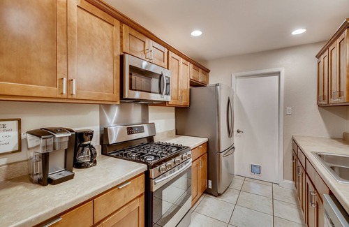 Quail Hollow House | Cozy, updated home-2 Kings & Foosball: near Domain, Q2, DT