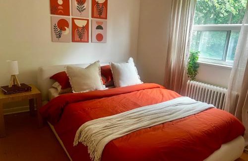 Beach Hill Apartment | Cozy Upper Beaches Apartment