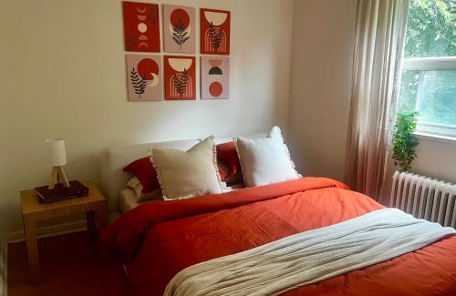 Beach Hill Apartment | Cozy Upper Beaches Apartment