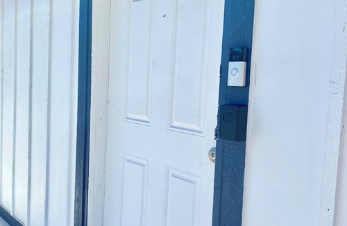 Wichita Falls Apartment | Cozy Upstairs Studio with Fast WiFi + Full Kitchen. Centrally Located!