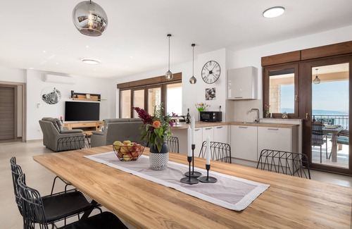 Sodici Villa | Cozy villa with amazing view from terrace, pool, close to the beach