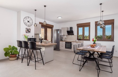 Sodici Villa | Cozy villa with amazing view from terrace, pool, close to the beach