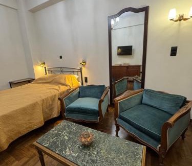 Agios Panteleimonas Apartment | Cozy vintage flat