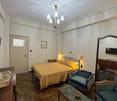 Agios Panteleimonas Apartment | Cozy vintage flat