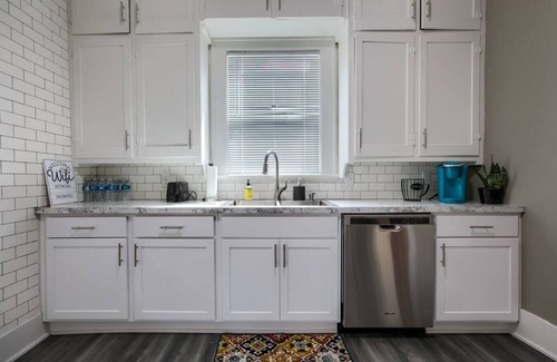 Near South House | Cozy vintage getaway minutes from downtown!