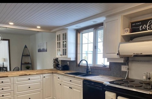 Port Sydney Cottage | Cozy waterfront Cottage perfect for families