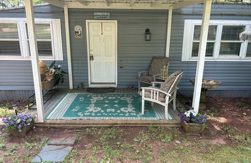 Anderson House | Cozy waterfront property near Hartwell lake.