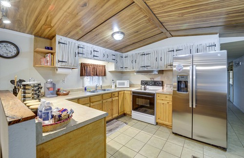 Waynesville House | Cozy Waynesville Home w/Porch by Blue Ridge Pkwy