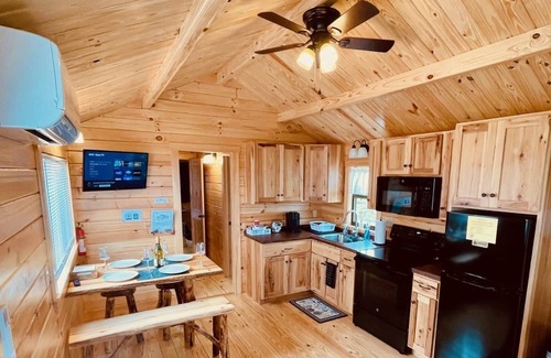 Hector Cabin | Cozy Wine Cabin escape with Breathtaking Views 6