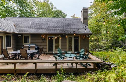 Nellysford House | Cozy Wintergreen Retreat Fireplace & Spacious Deck
