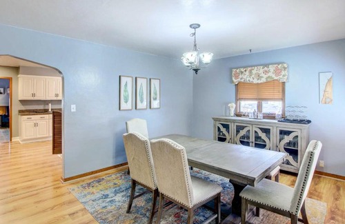 Algoma House | Cozy Wisconsin Abode Walk to Lake Michigan!