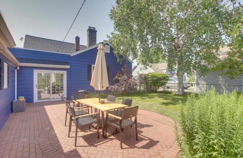 Algoma House | Cozy Wisconsin Abode Walk to Lake Michigan!