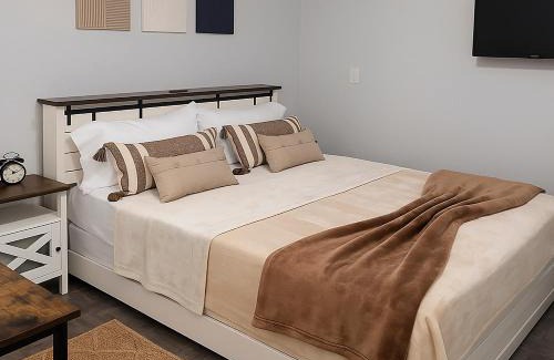 Sunshine Apartment | Cozy with Private Entry Near Fort Myers & Airport