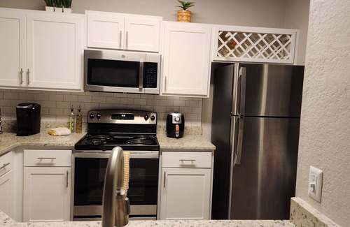 Southside Condo | Cozy1 bedroom condo with addtl sofa bed. 5 minutes away from EVERYTHING you need